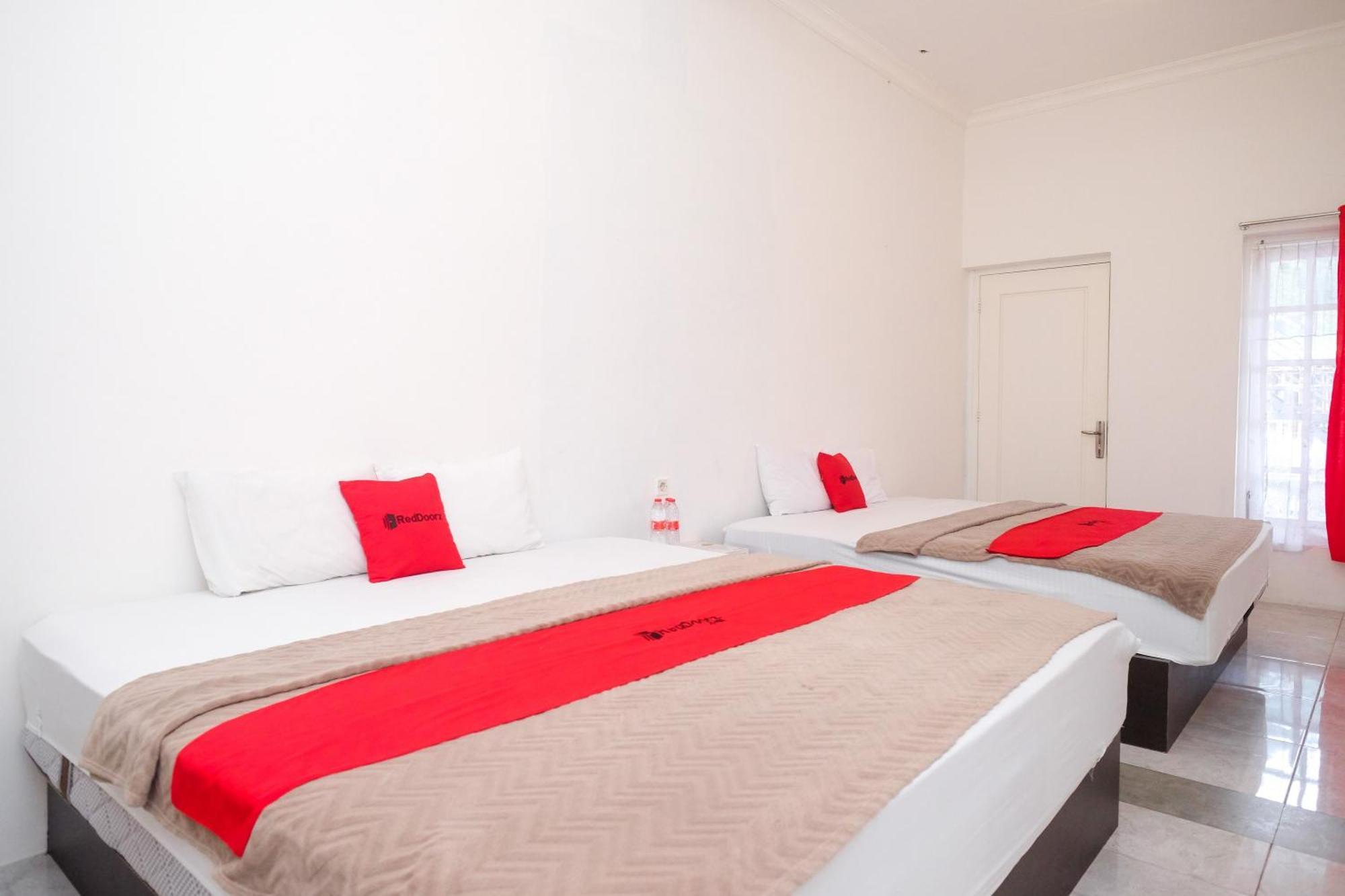 Reddoorz Near Grojogan Sewu Tawangmangu Hotel Karanganyar  Exterior photo