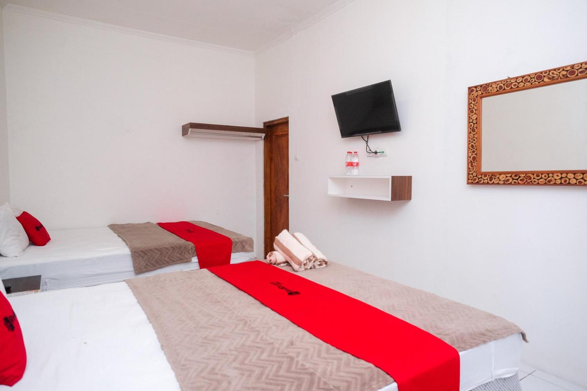 Reddoorz Near Grojogan Sewu Tawangmangu Hotel Karanganyar  Exterior photo